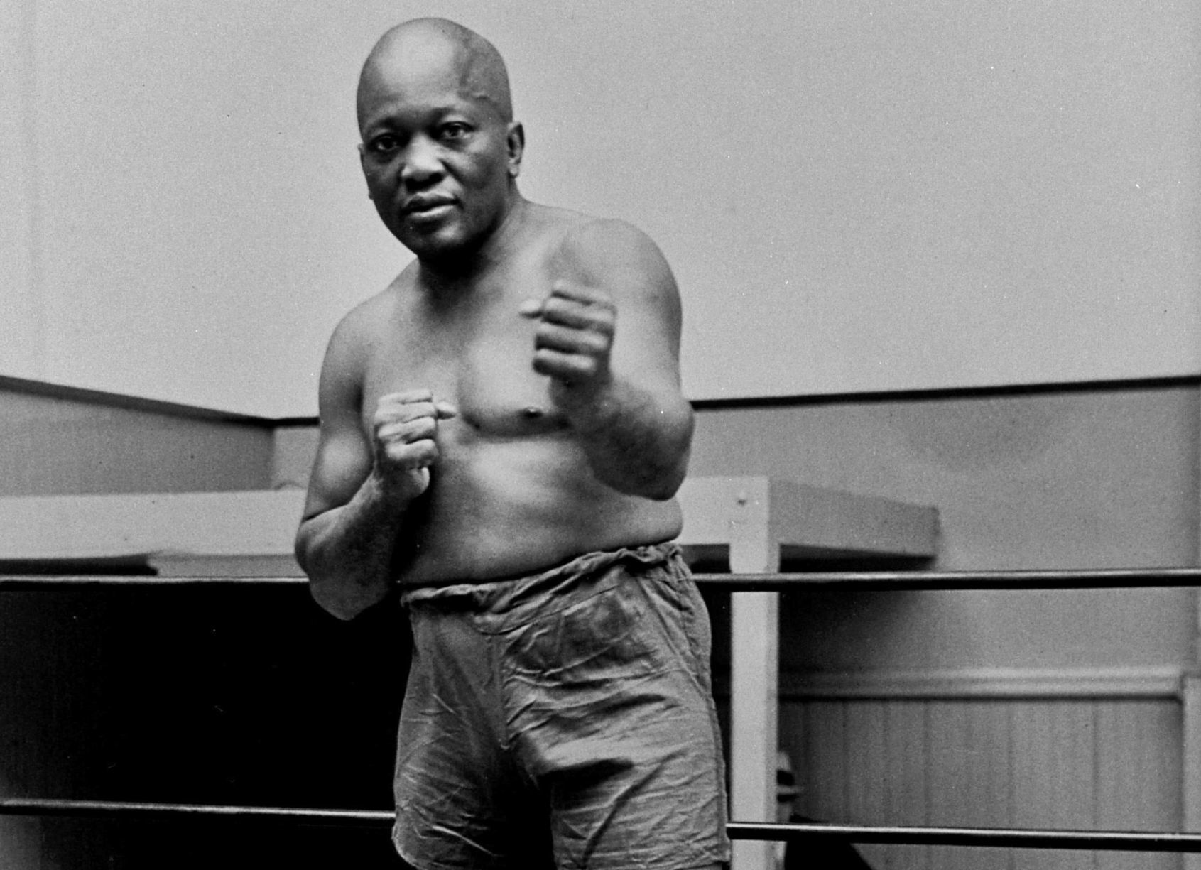 1914: Jack Johnson wins 20-round fight in Paris